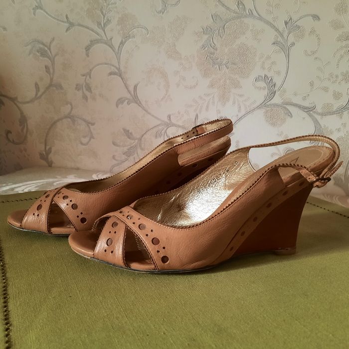 Продам босоножки