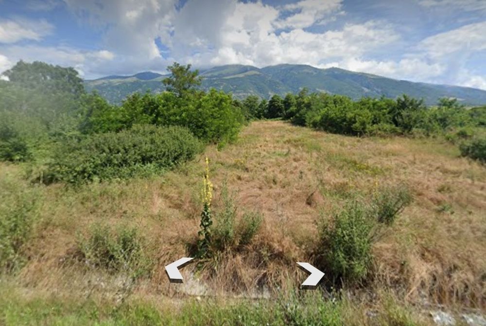 НИВА в Карлово на главен път Карлово-Бургас Е871