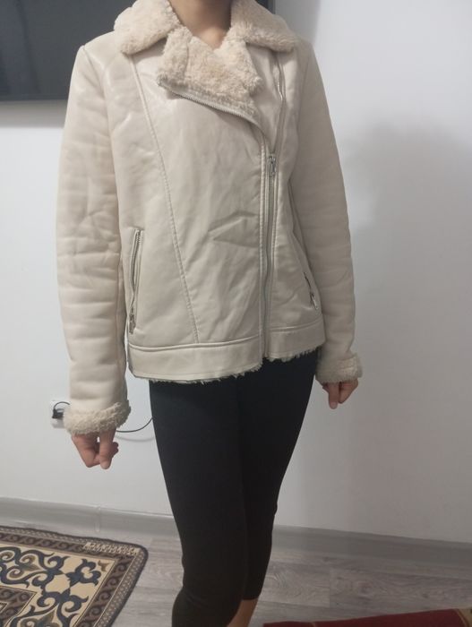 Куртки Всё по 2000 тг