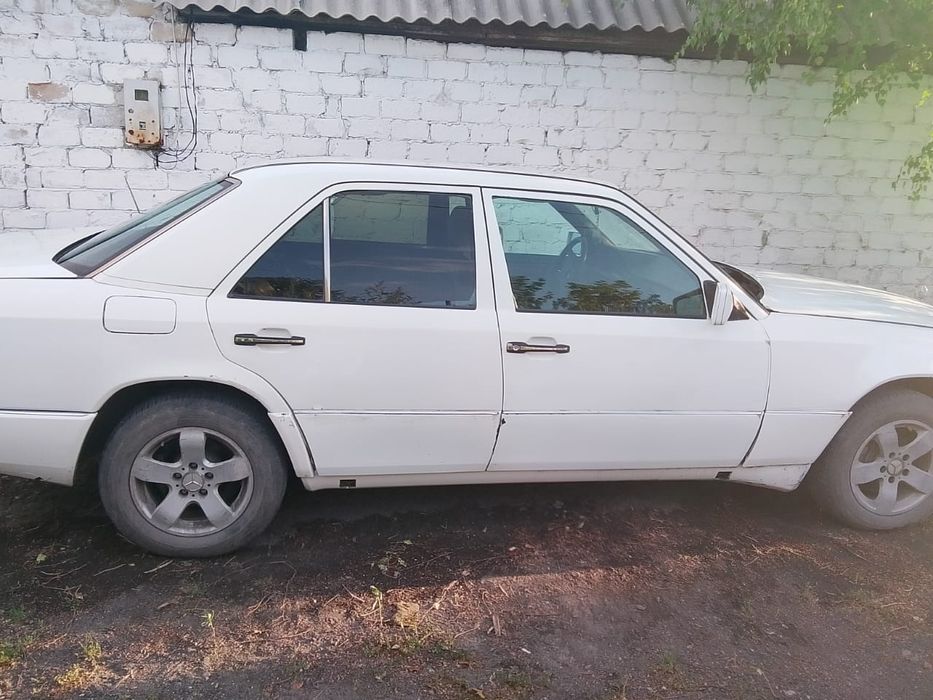Продам Мерседес Бенс 124