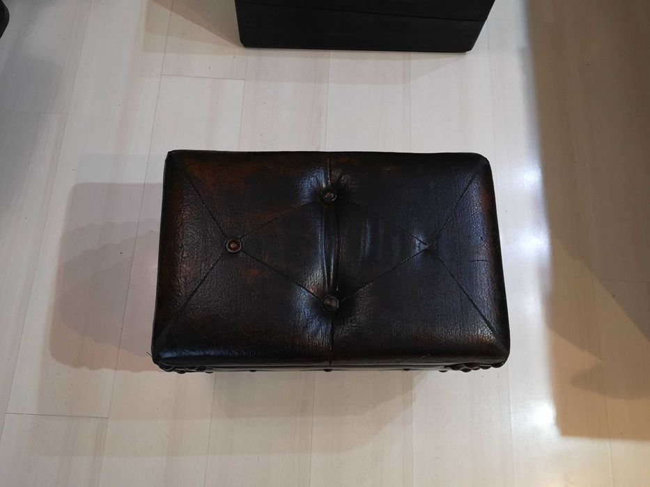 Старинна табуретка