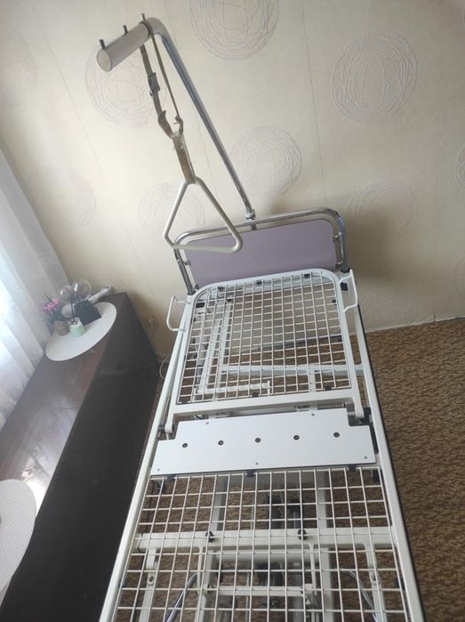 Продавам болнично легло