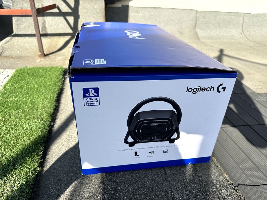 Racing Wheel Logitech Pro, почти нов, неизползван, волан, симулатор,