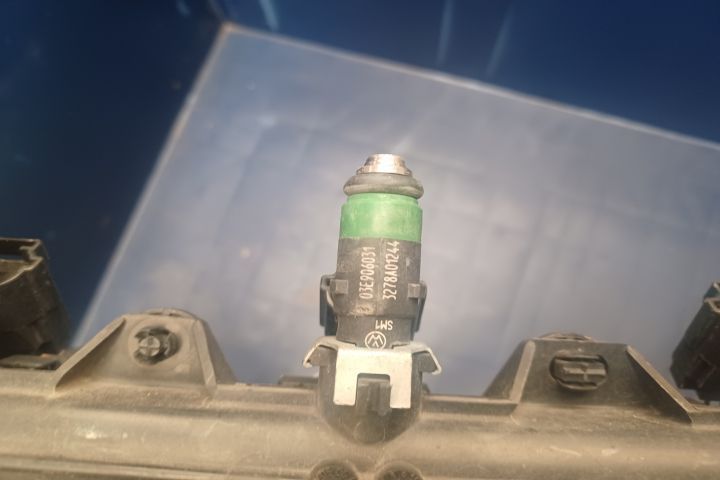 Rampa injectoare 03E133320 03E906031 Volkswagen VW Polo 4 9N [2001 -