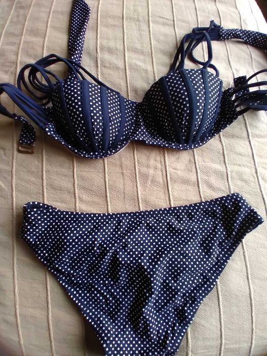 Продавам чисто нов бански костюм размер 36 EU