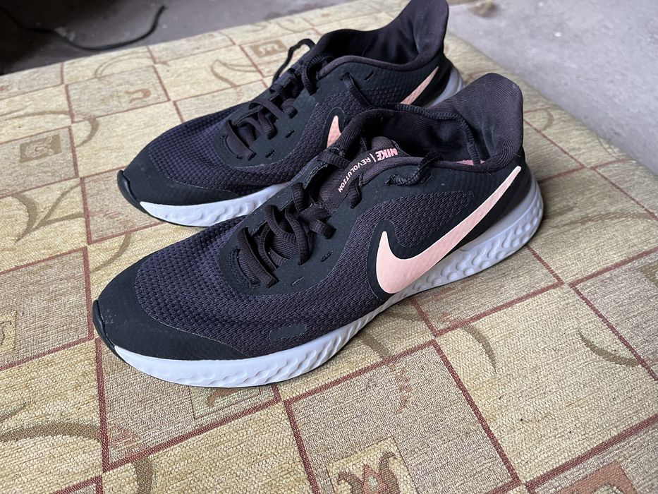 Дамски Обувки има нови и използвани