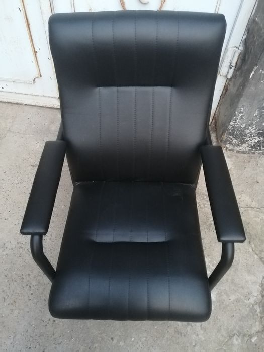 Kreslo ofisniy xolati yahwi
