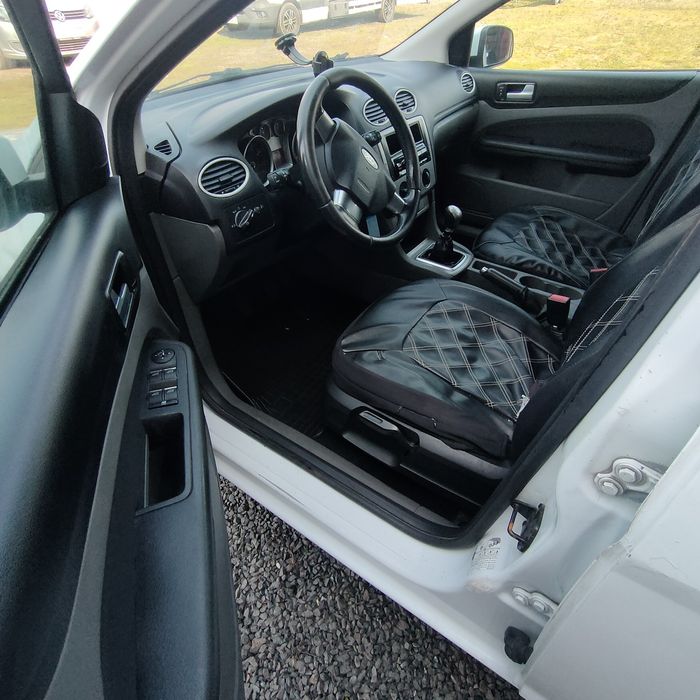 Ford focus benzina 1 6 2012 perfecta GARANȚIE