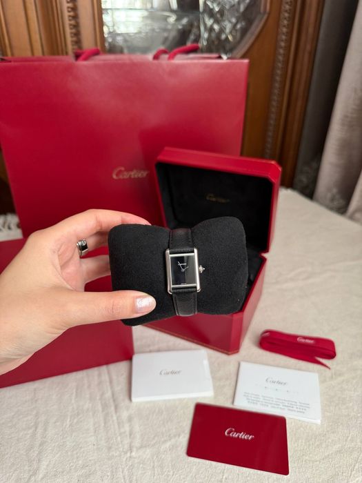 Часы Cartier Tank