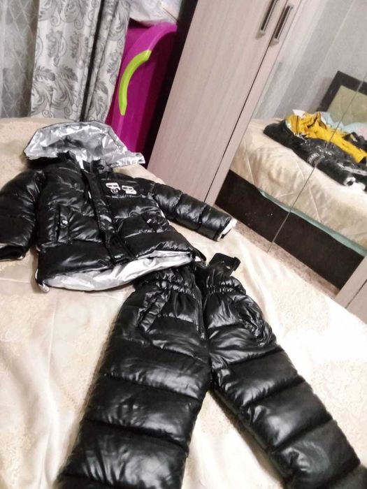 Продам зимние Комбинезоны на мальчика