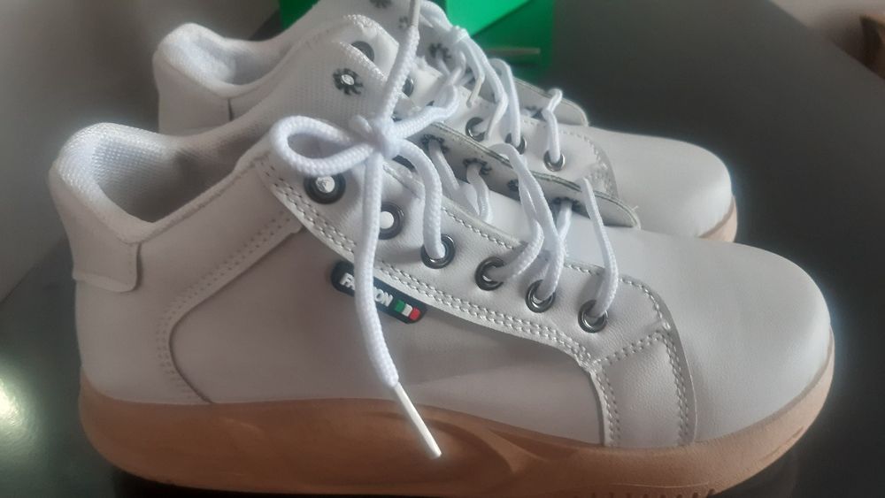 Продам ортопедические кроссовки