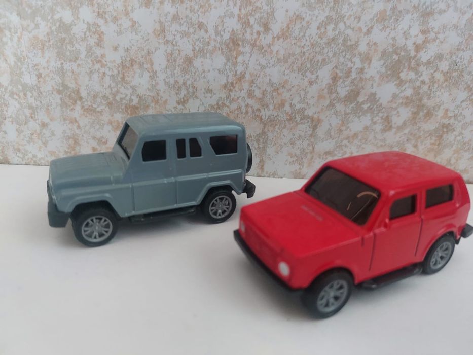 Моделька Уаз и Нива