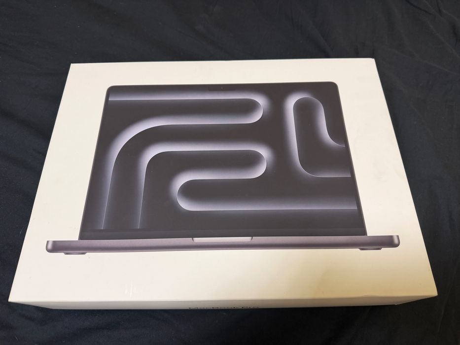 Macbooc Pro M4 Chip 16GB Ram 512GB storage