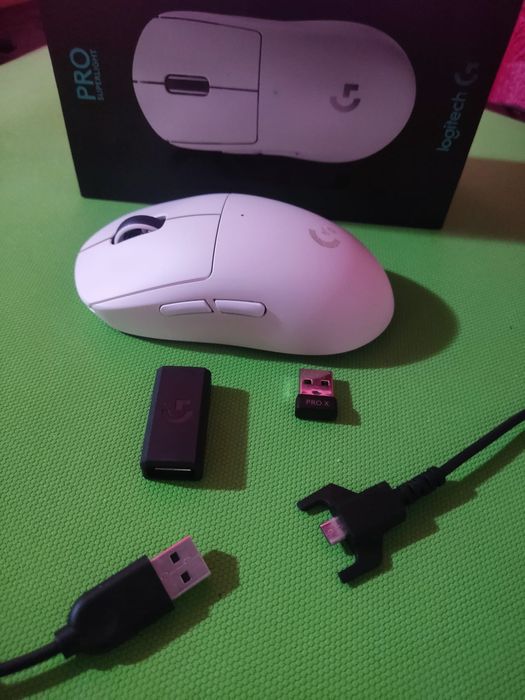 Mouse gaming Logitech G Pro X Superlight alb – stare foarte bună

Vând