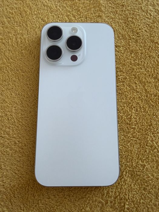 Iphone 15 pro с подарък кейсове нови