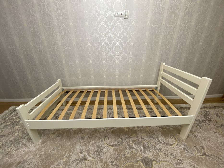 Односпальная кровать размер 90х200