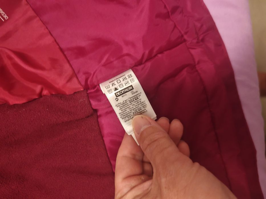 Vând Geaca impermeabila Decathlon, fete,8 ani