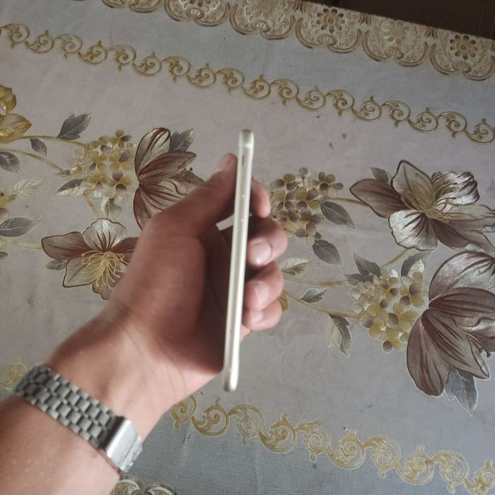 Assalomu alaykum Telefon sotiladi Iphone 7