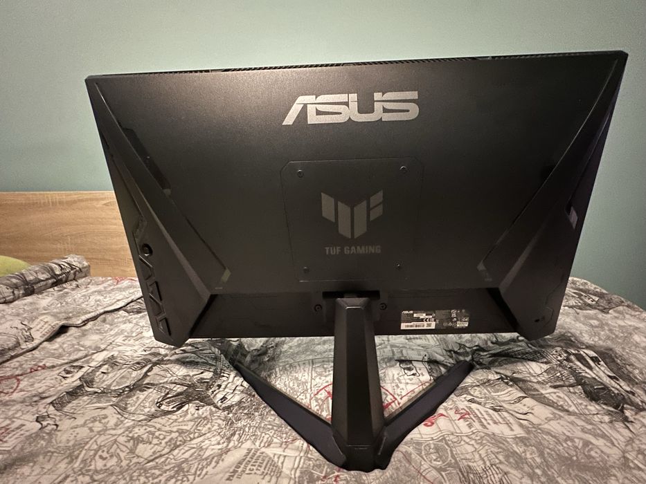 Продавам монитор ASUS