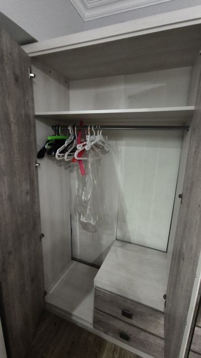Большой шкаф, распашной