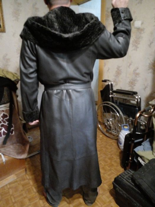 Продам кожанный женский плащ