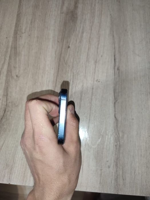 продам 13 айфон 128гб