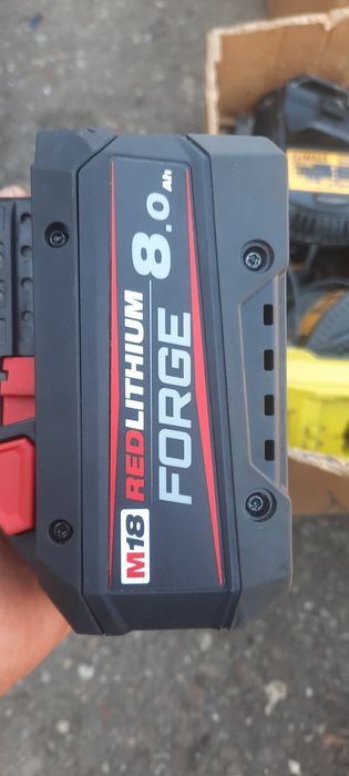 Acumulator milwauke 18v 8a