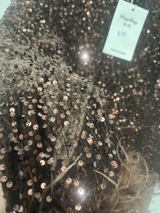 Вечернее платье с пайетками