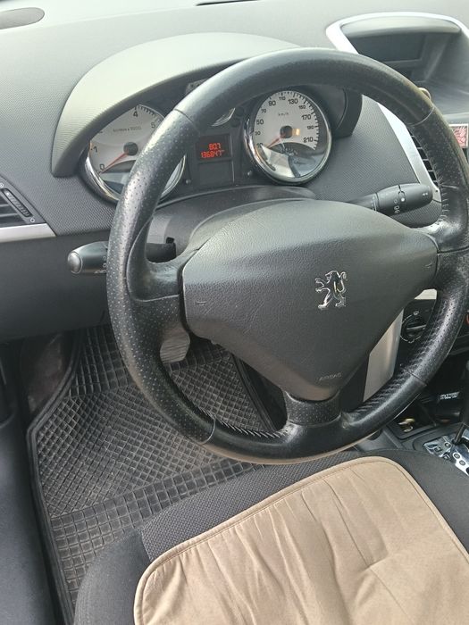 Vând Peugeot 207