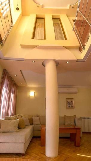 Дава се под наем Къща в Бургас, Ветрен - 250 кв.м за 1020 € - Снимка #2