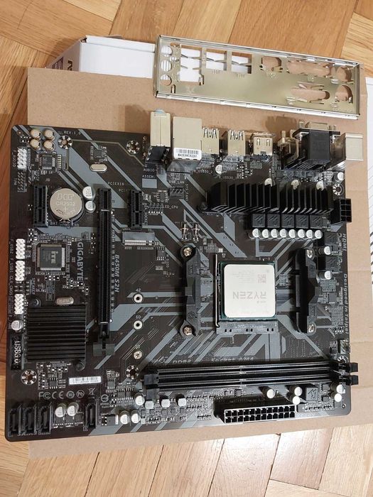 AMD Ryzen 7 3700X + Gigabyte B450M S2H