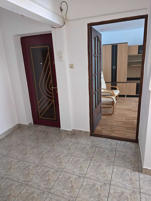 Vand apartament cu 2 camere.