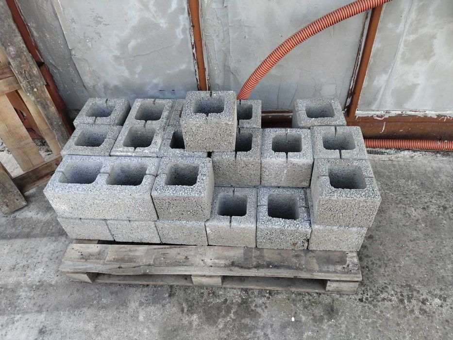 тухли половинки система РИВАГО  20\20\16 около 40броя на земелрок
