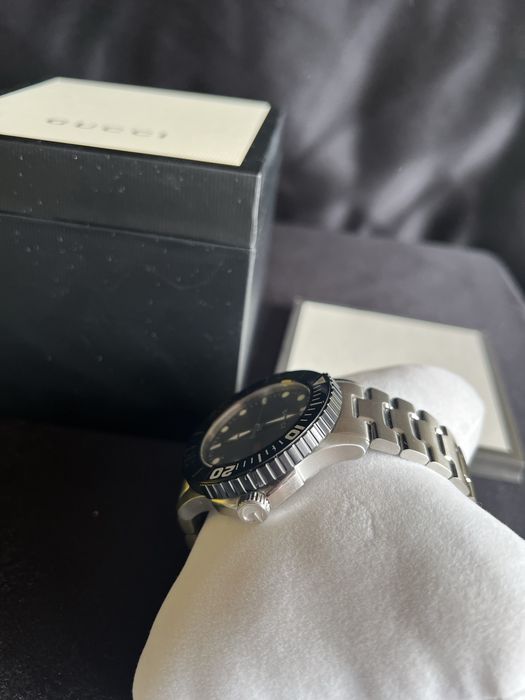 GUCCI оригинален часовник с гаранция и кутия