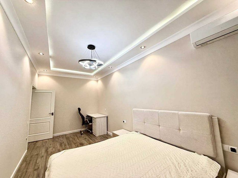 Продается 2 ком квартира в Новостройке, Центр, метро Ойбек.
