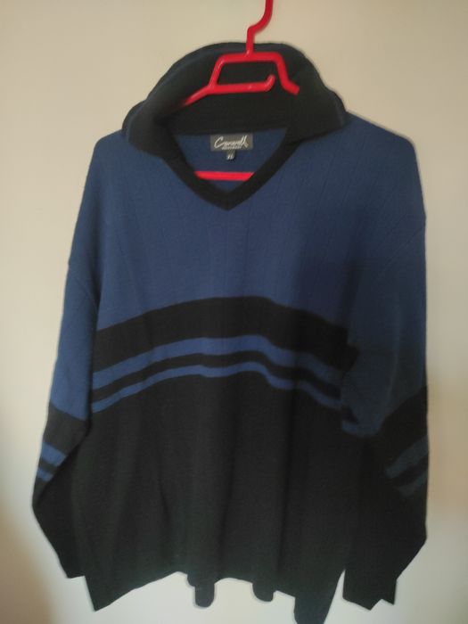 Pulovere, jersee, mărimi diferite, modele diferite, culori diferite.