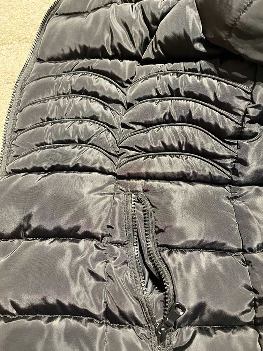 Geaca dama neagra calduroasa cu gluga si paravant detasabile