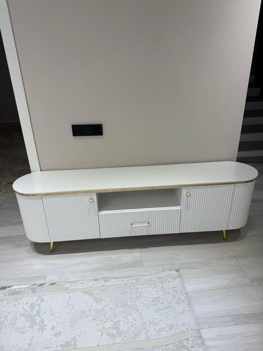 Продам тумбу под телевизор