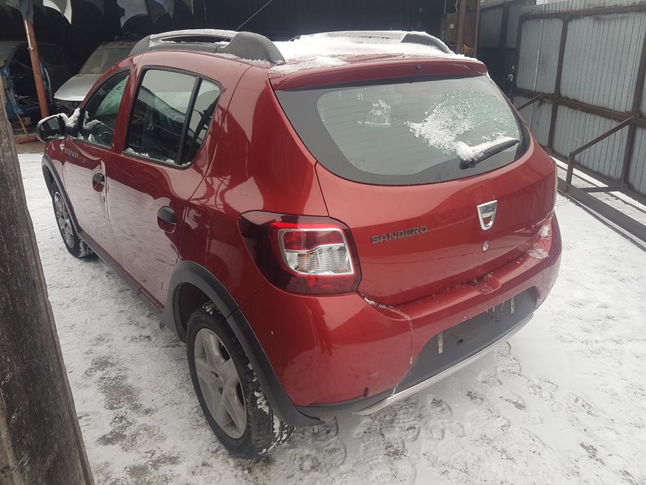 Dezmembrari/piese/ Sandero visiniu