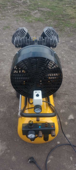 Compresor aer cu debit mare , curent 220 volți