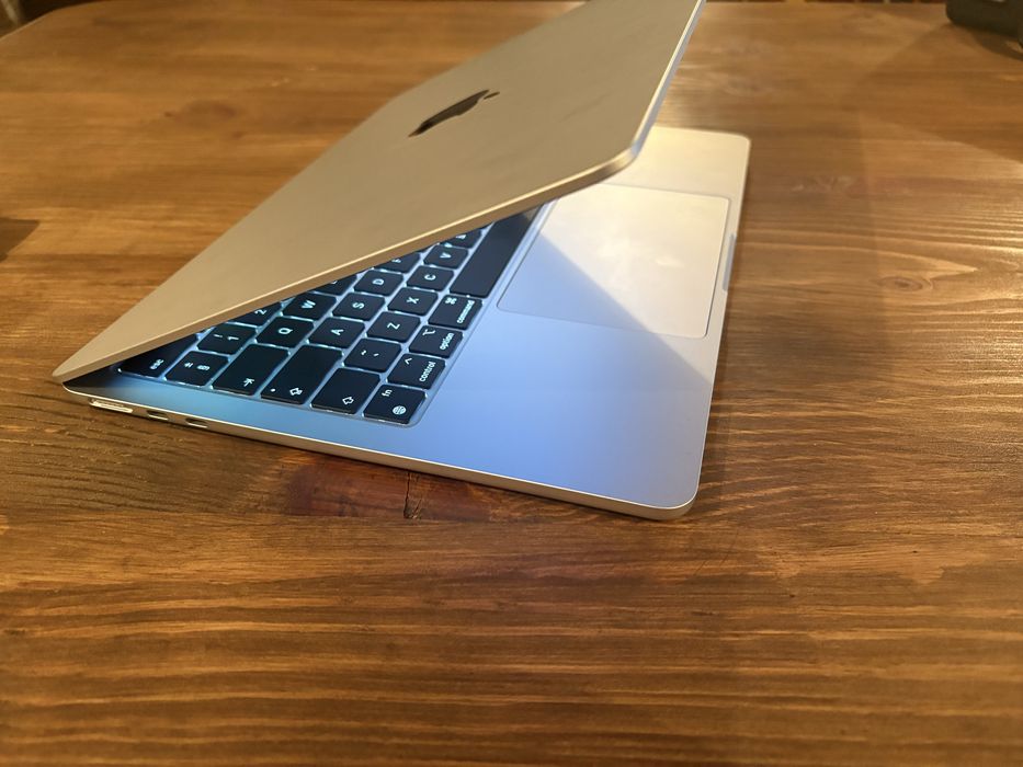 Гаранционен! 100% Батерия!Macbook air m3 16 GB/256ssd