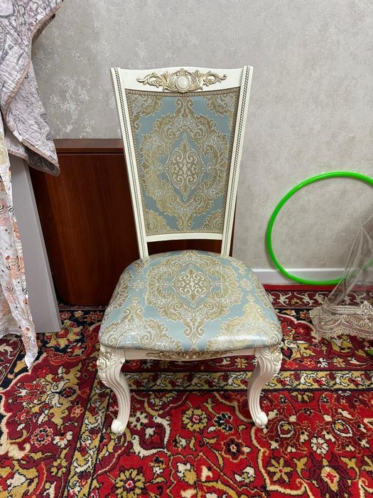 Продам стол и стулья