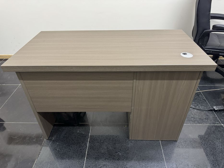 Столы офисные в хорошем состояний