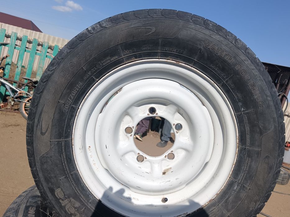 Продам шиня на волгу