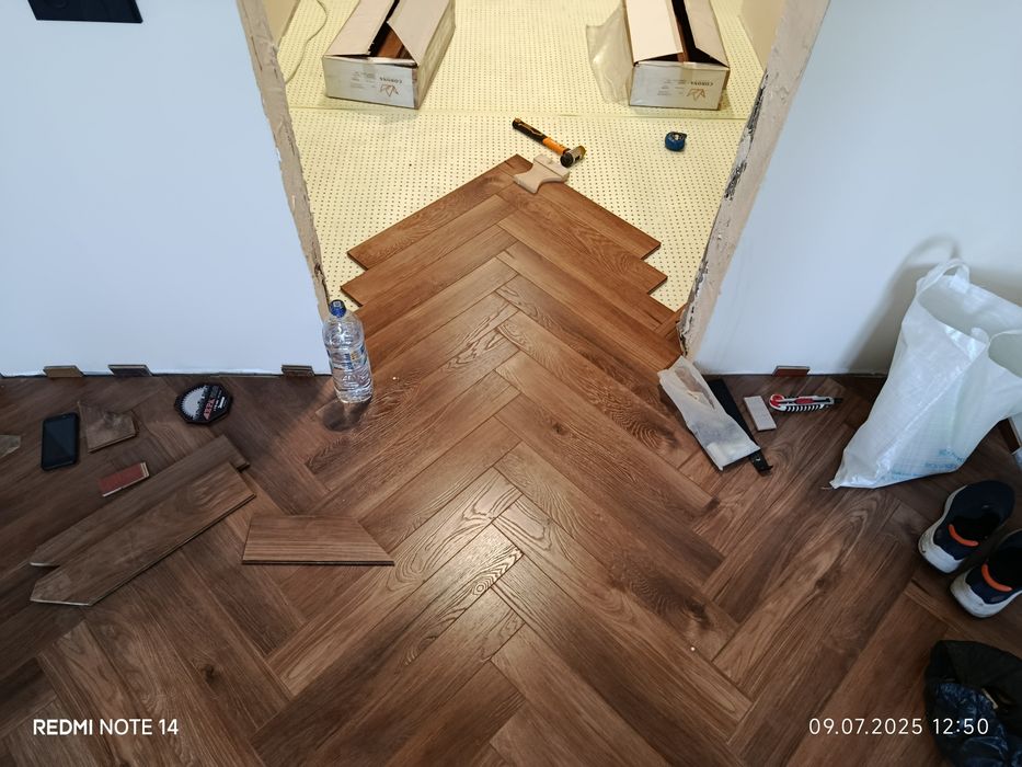 Укладка ламината ёлочкой.