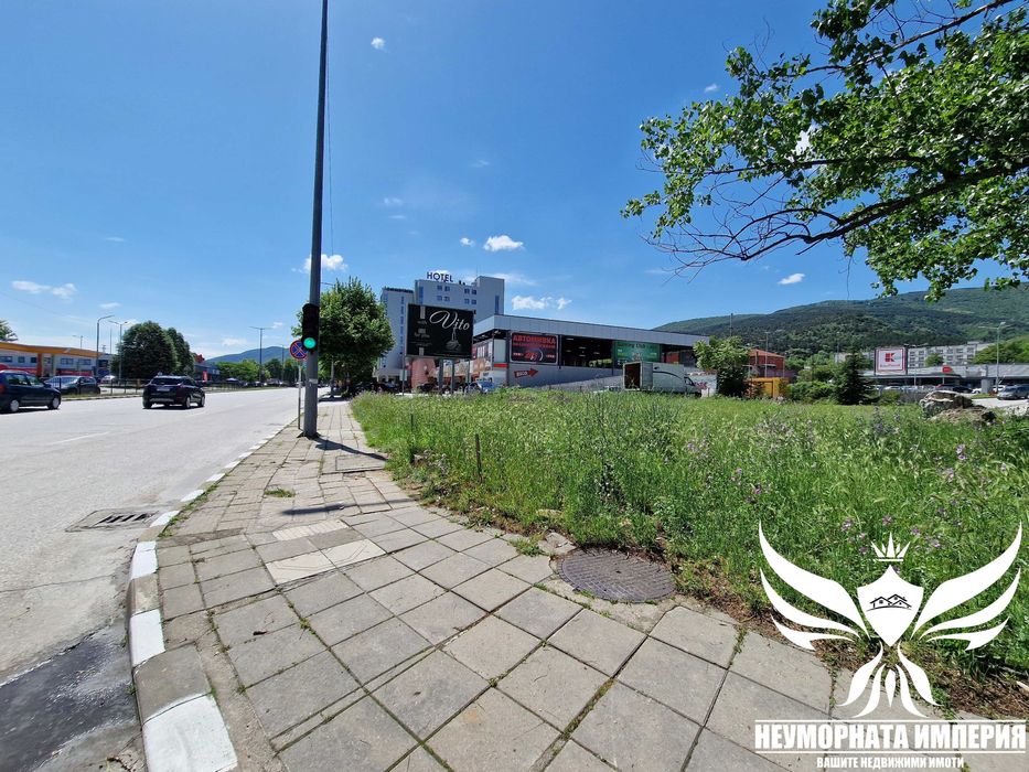 Дава се под наем Гараж / Паркомясто в Асеновград - 600 кв.м за 780 € - Снимка #1