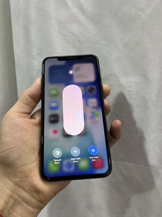 IPhone 11 Pro Max 64GB.     .