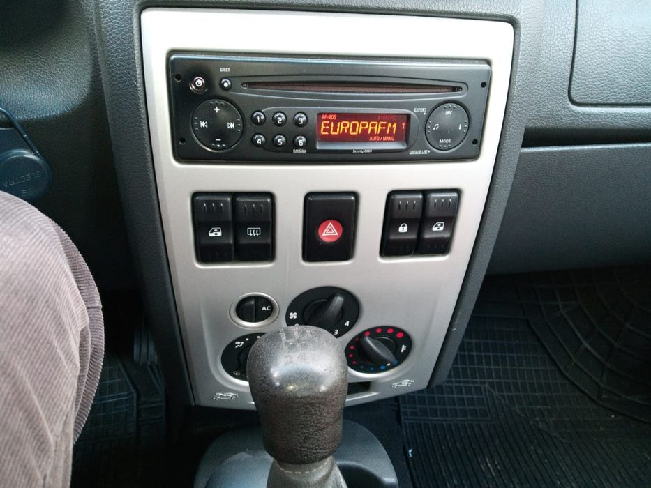 Vand Dacia Logan verde cameleon 1.6 mpi, 8v, 2006, full cu abs, oglinzi si geamuri electrice