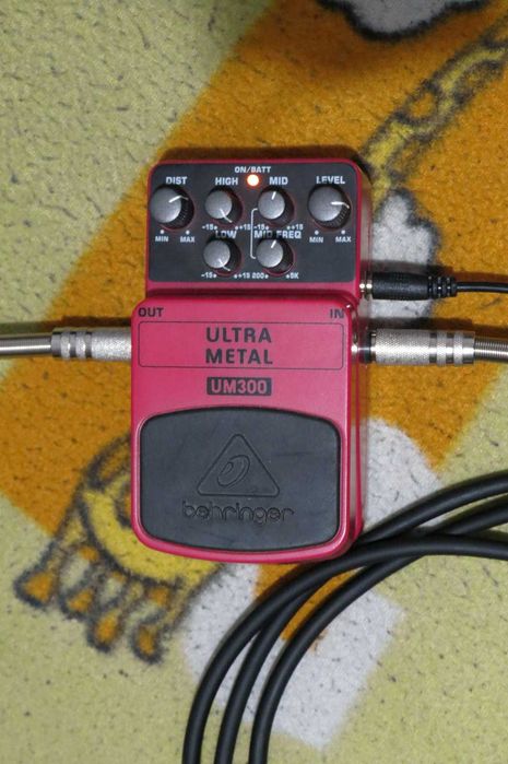 Pedala efect chitara Behringer UM300