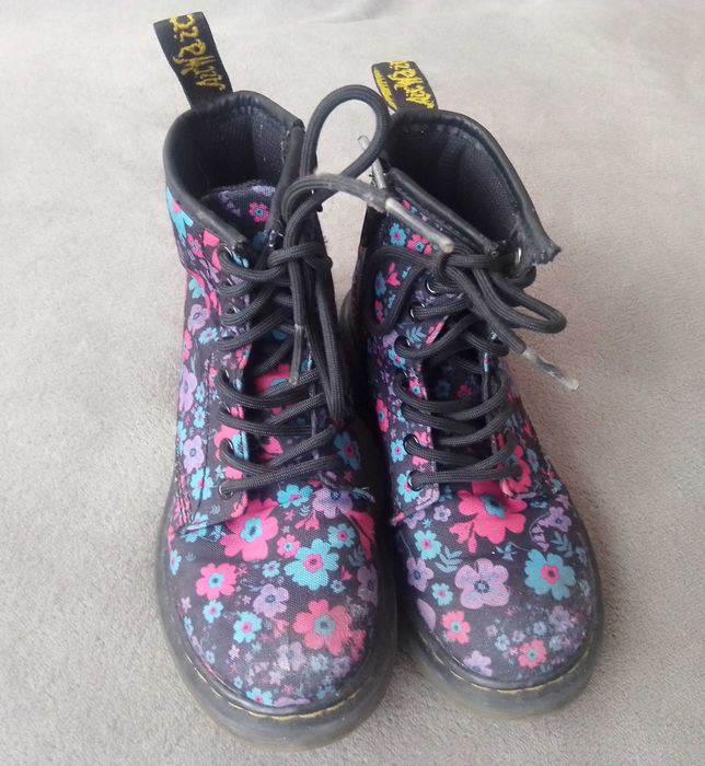 Кокетни боти на цветя